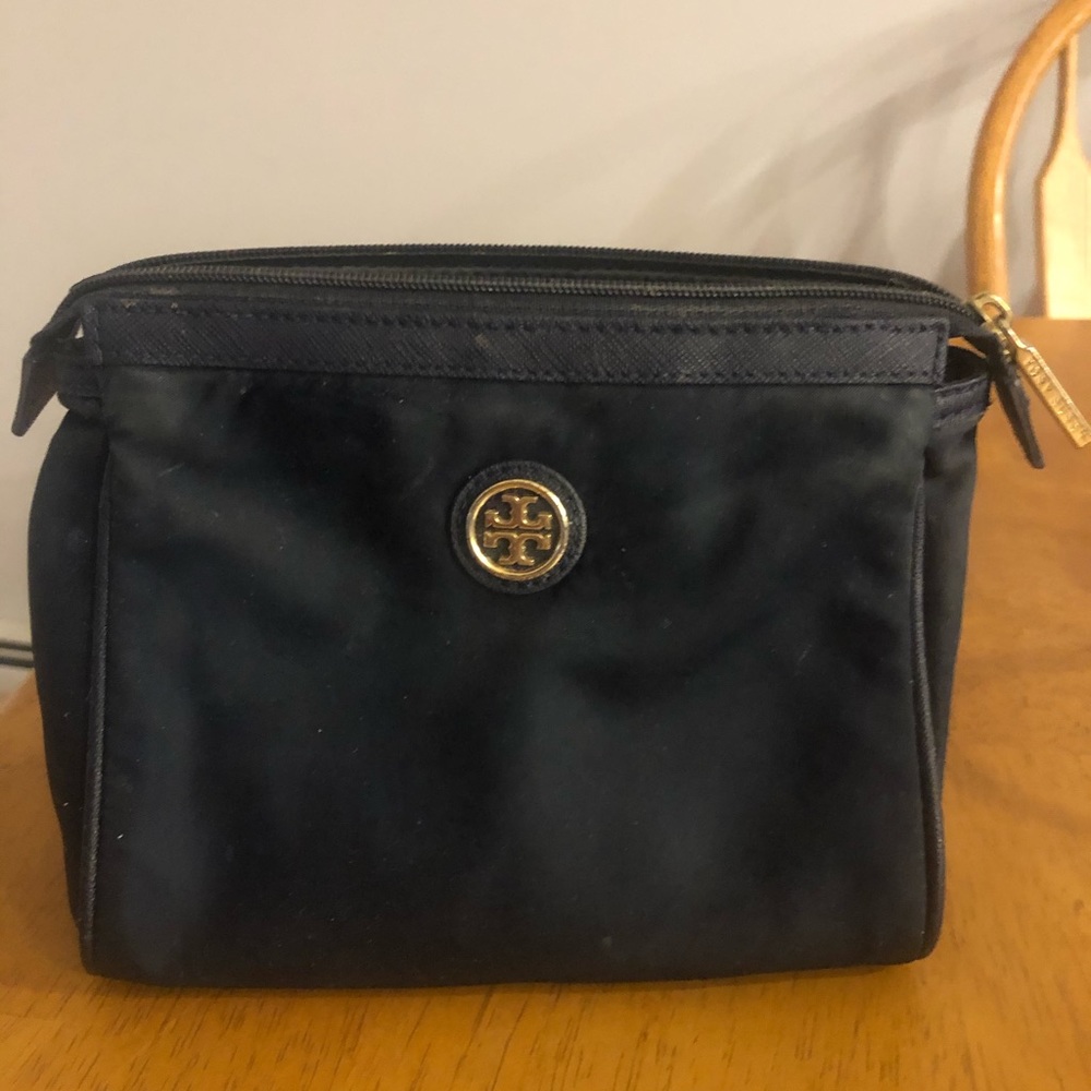 SOLD on Merc 🚫Tory Burch make up bag 100% auth
